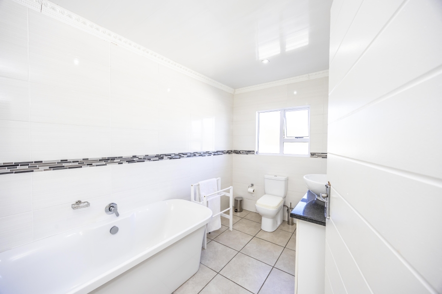 Commercial Property for Sale in Sunnyridge Eastern Cape